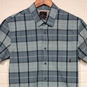Quicksilver men's or boy's blue plaid short sleeve shirt size small